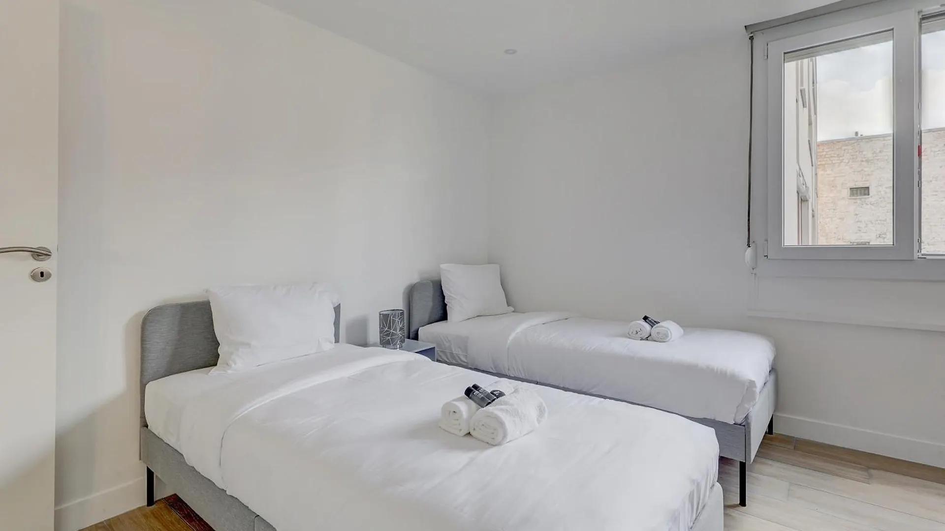 114 - Cozy Apartment In Buttes Chaumont Paris