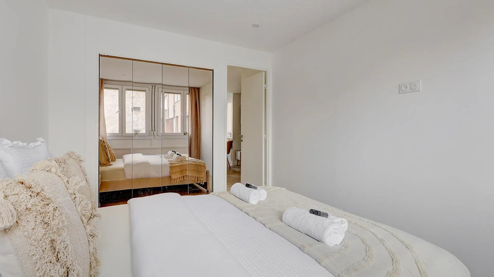 114 - Cozy Apartment In Buttes Chaumont Paris