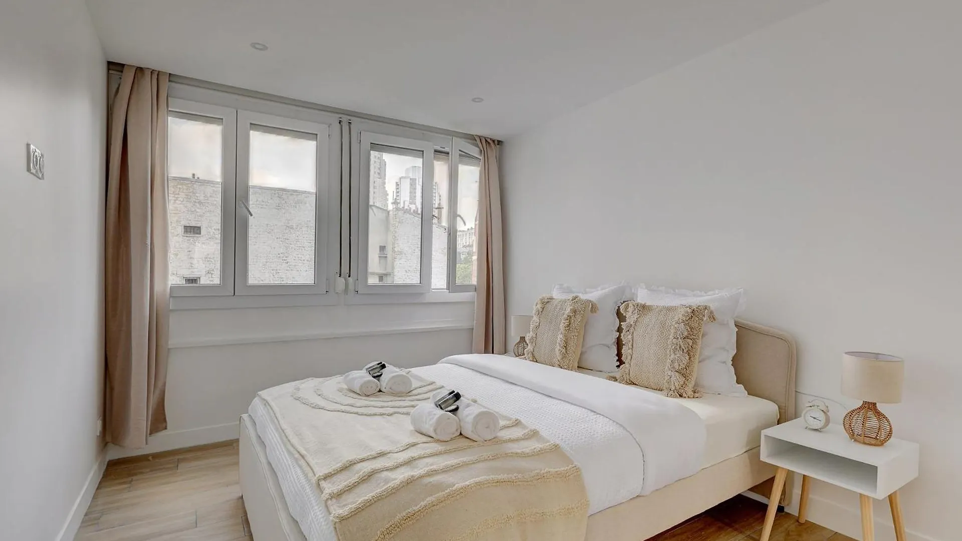 114 - Cozy Apartment In Buttes Chaumont Paris France