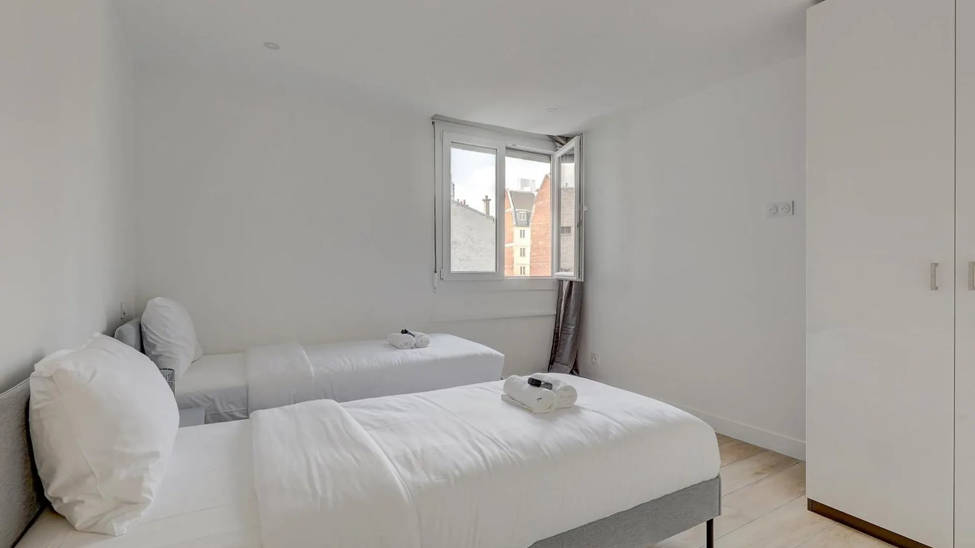 114 - Cozy Apartment In Buttes Chaumont Paris